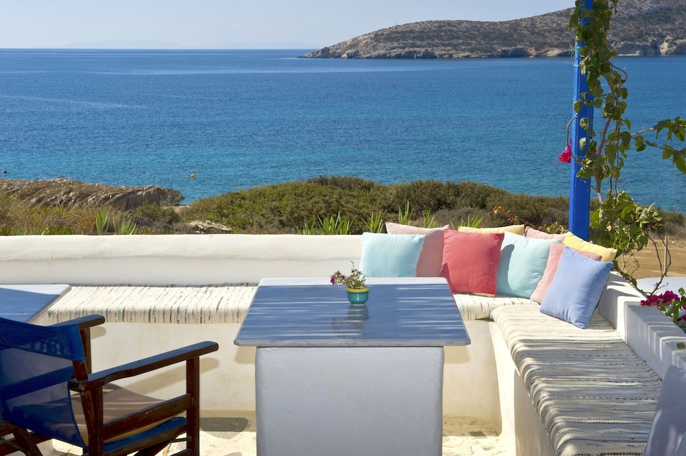 Dolphin Antiparos Villas and Suites 30/50