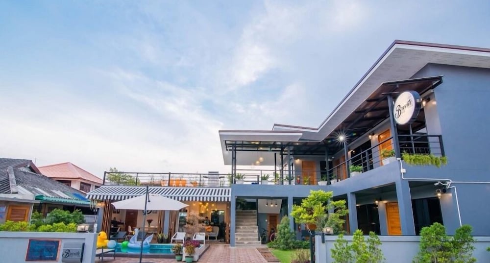 Bronte Bnb 2/78