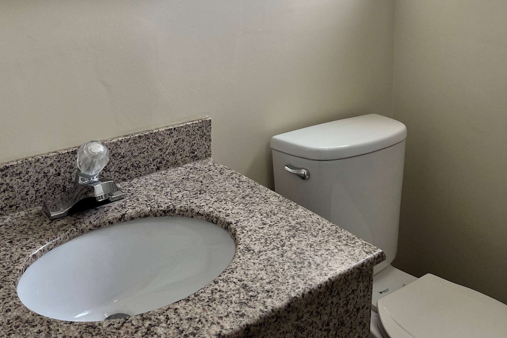 Travelodge by Wyndham Terre Haute 20/21