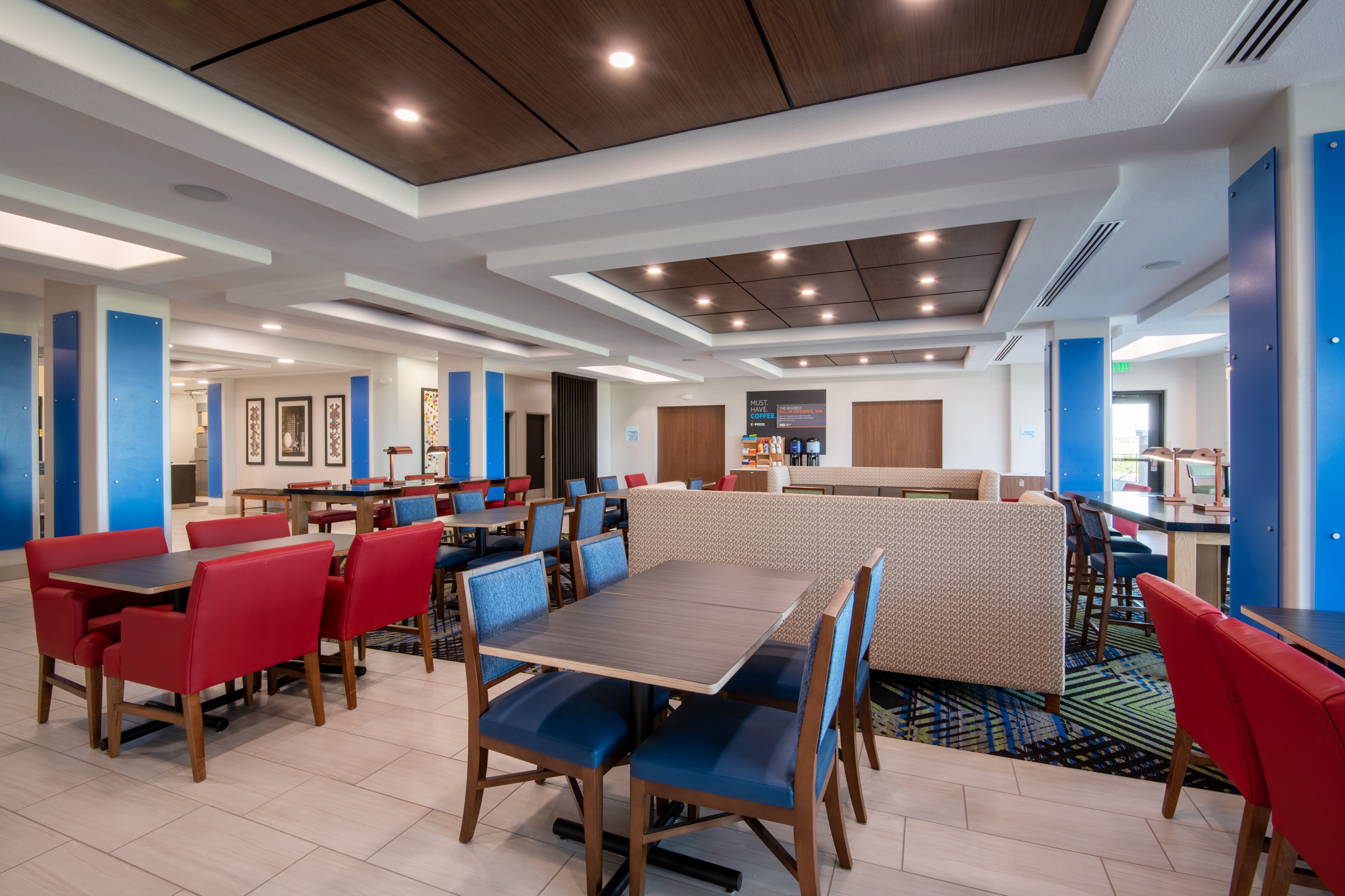 Holiday Inn Express Hotel Suites Yuma 55/79