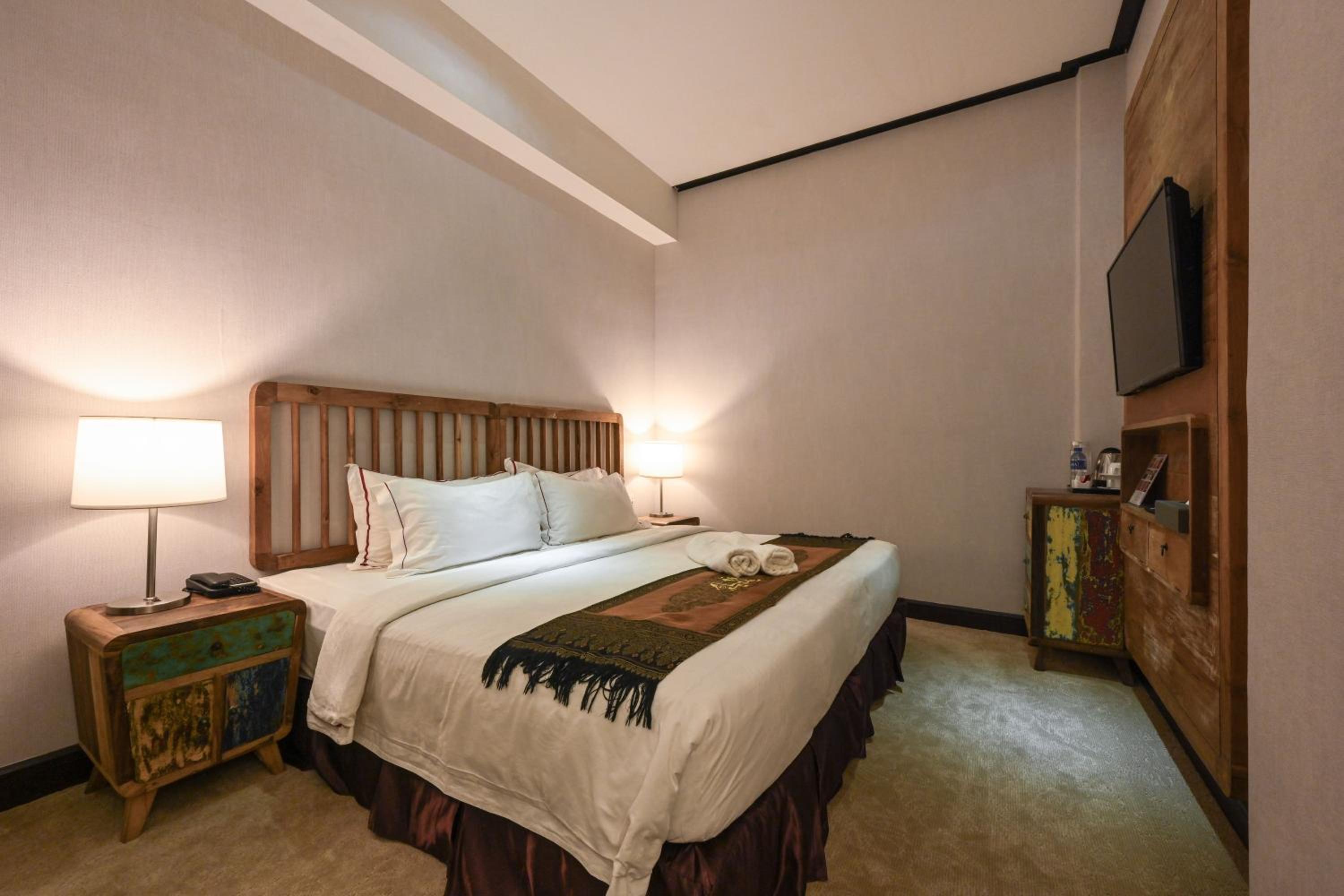 Standard, King Bed, No Window