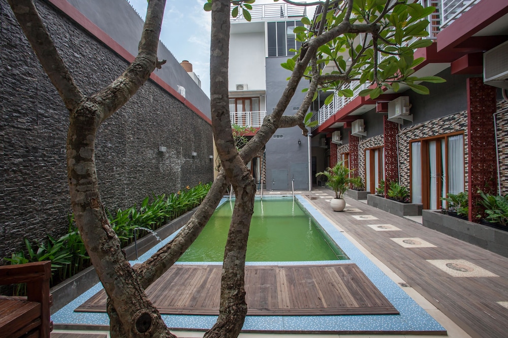 RedDoorz Premium @ Jalan Cengkeh Malang 17/20