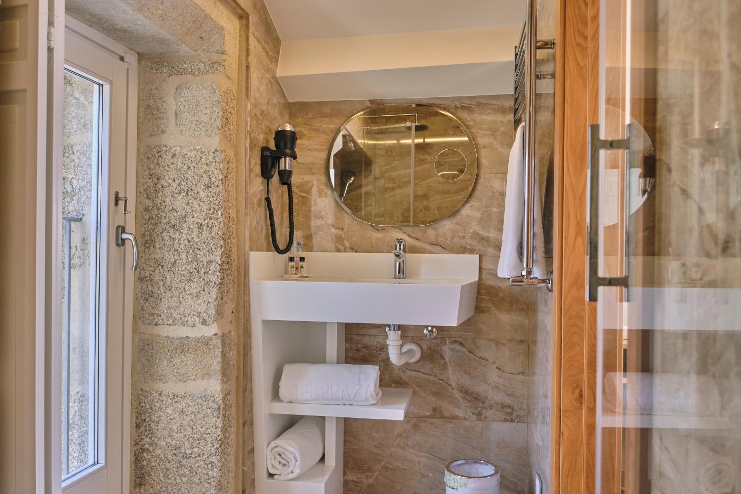 Room, Double Bed, Cathedral View، Hotel Praza Quintana 3/4