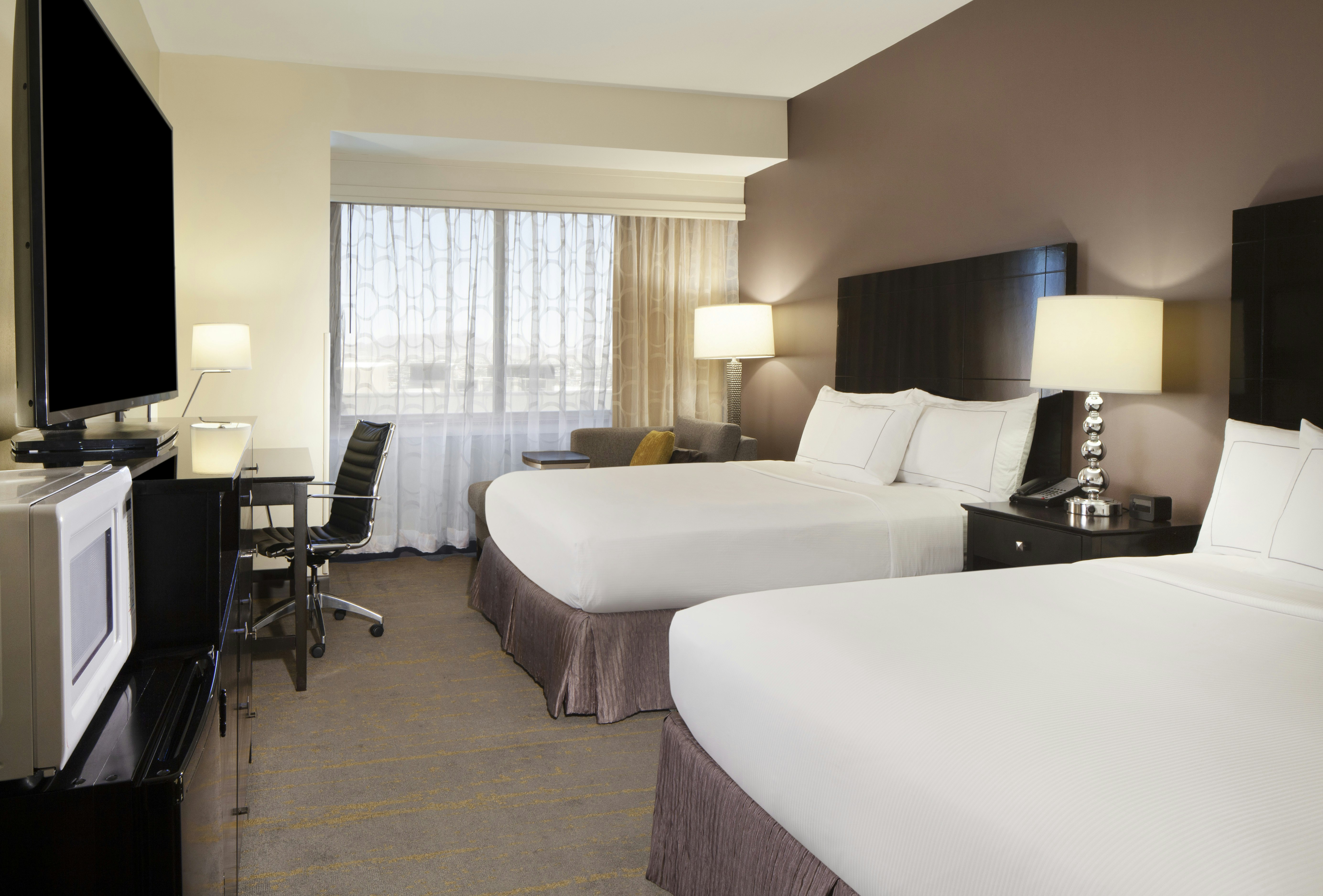 DELUXE, 2 QUEEN BEDS