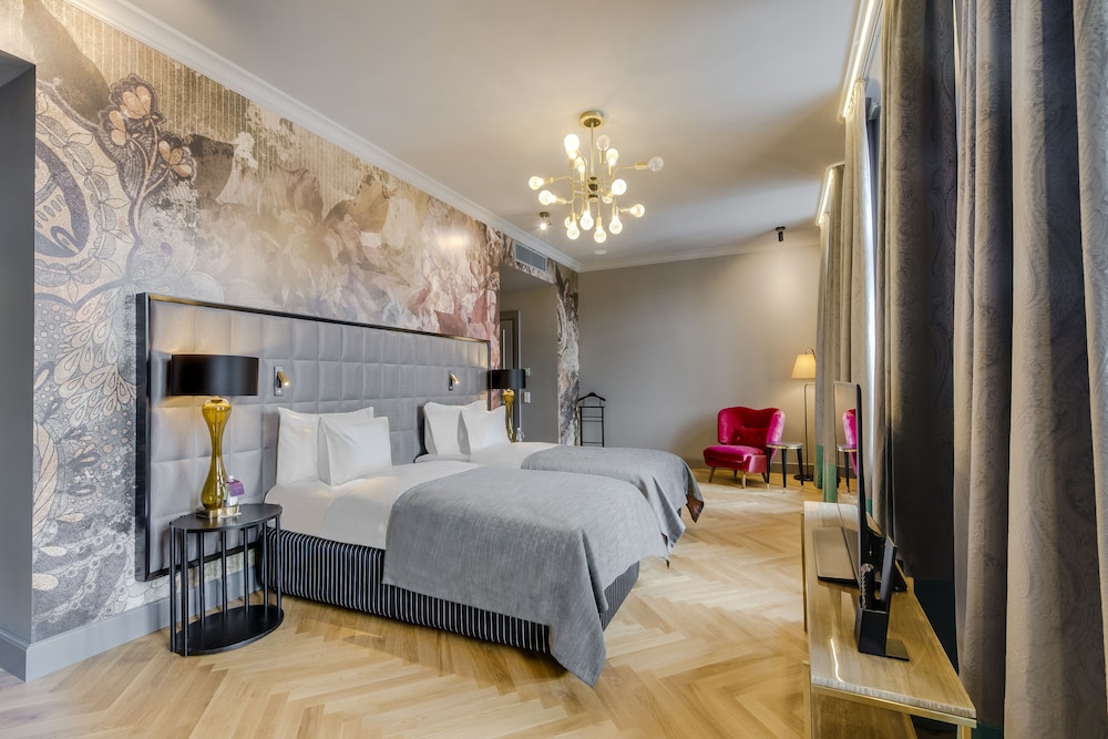 SUPERIOR, TWIN BEDS