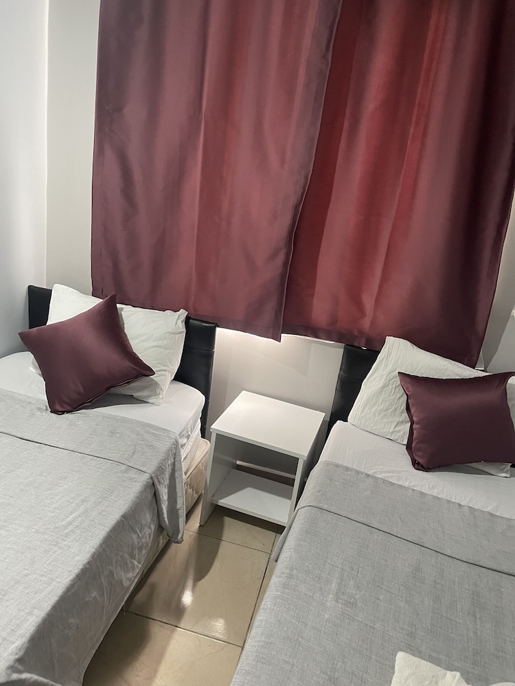 ECONOMY, TWIN BEDS, SHARED BATHROOM