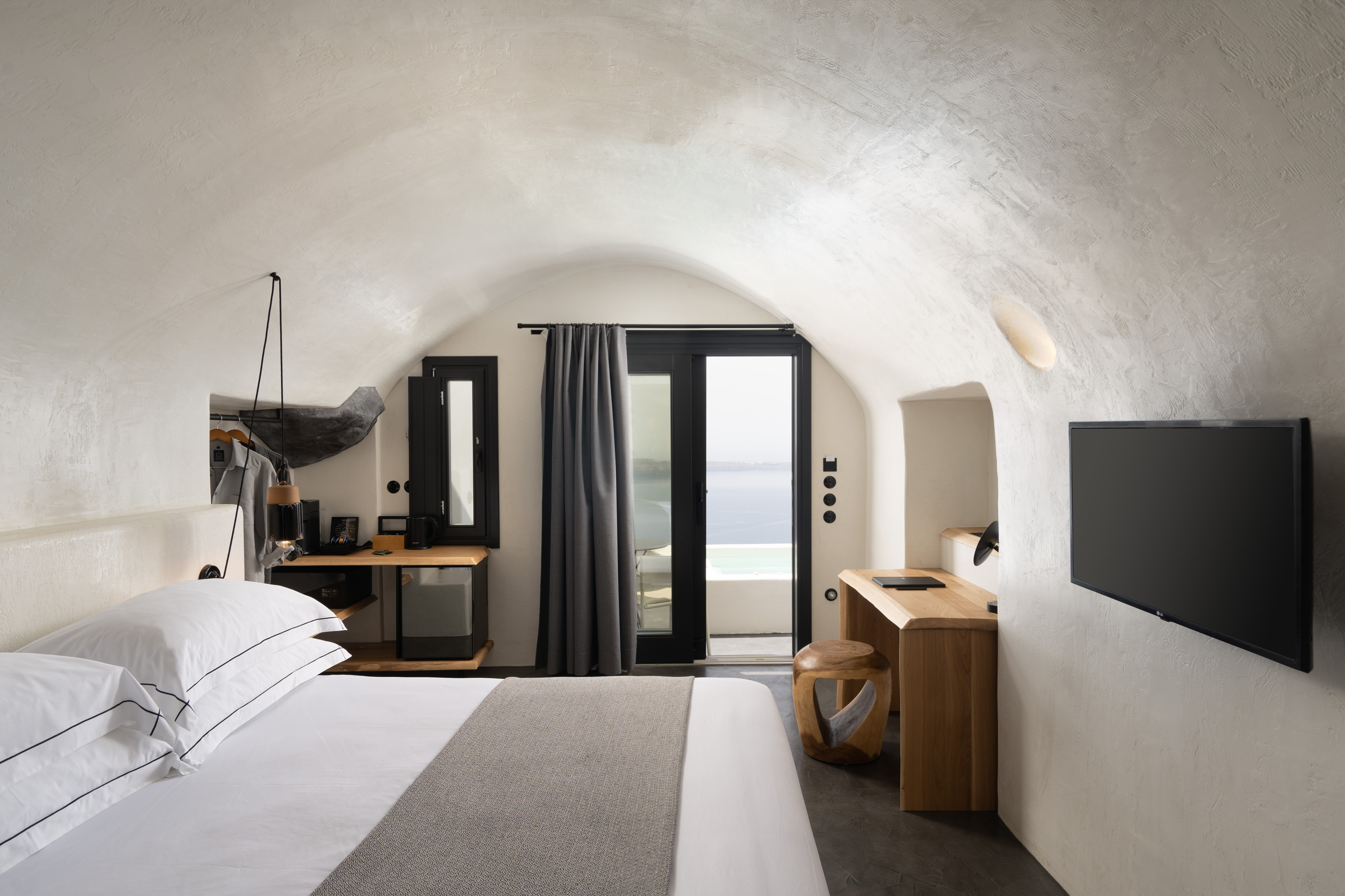 Cave, Luxury
