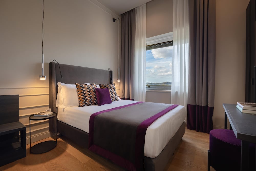 Rental In Rome Pinciana Deluxe 4/22