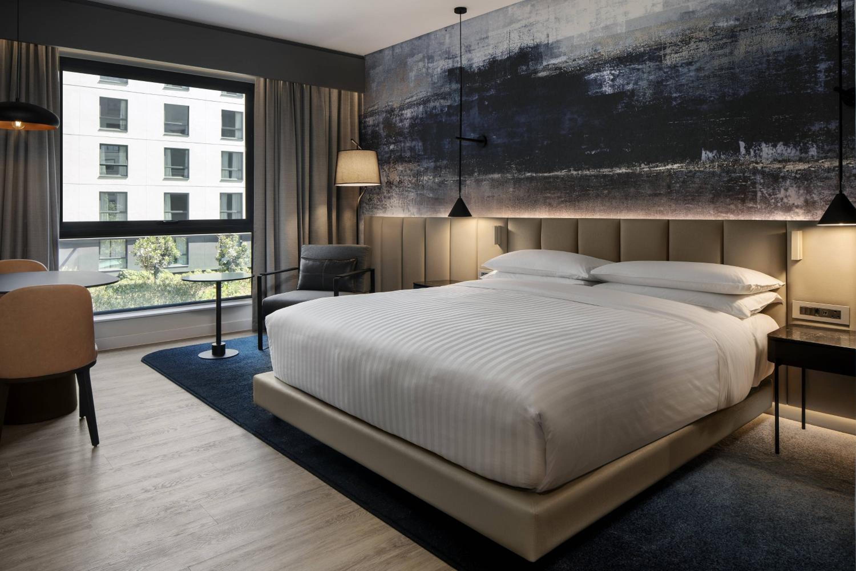 Wonderful, Guest Room, King Bed, Lounge Access