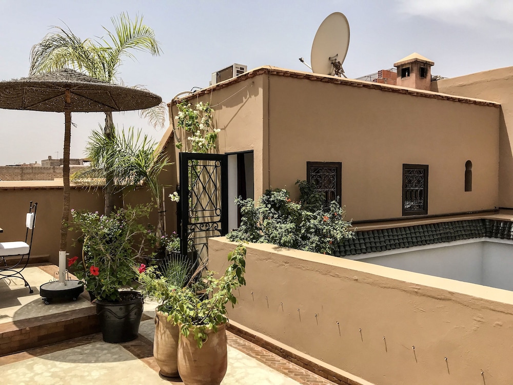 Riad Dar Zaman 6/69