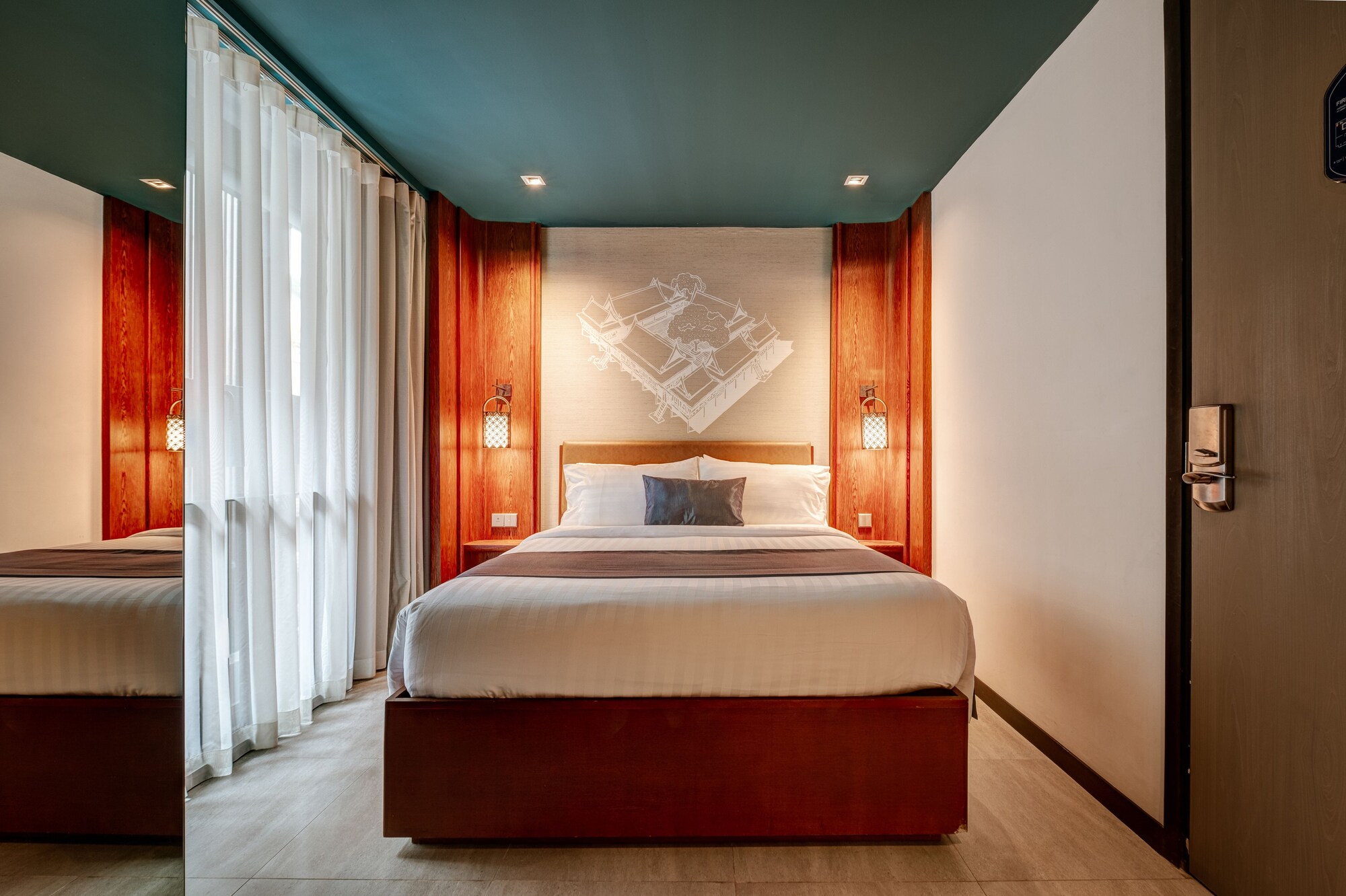 STANDARD, QUEEN BED