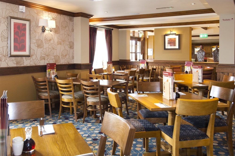 Premier Inn Glastonbury 32/54