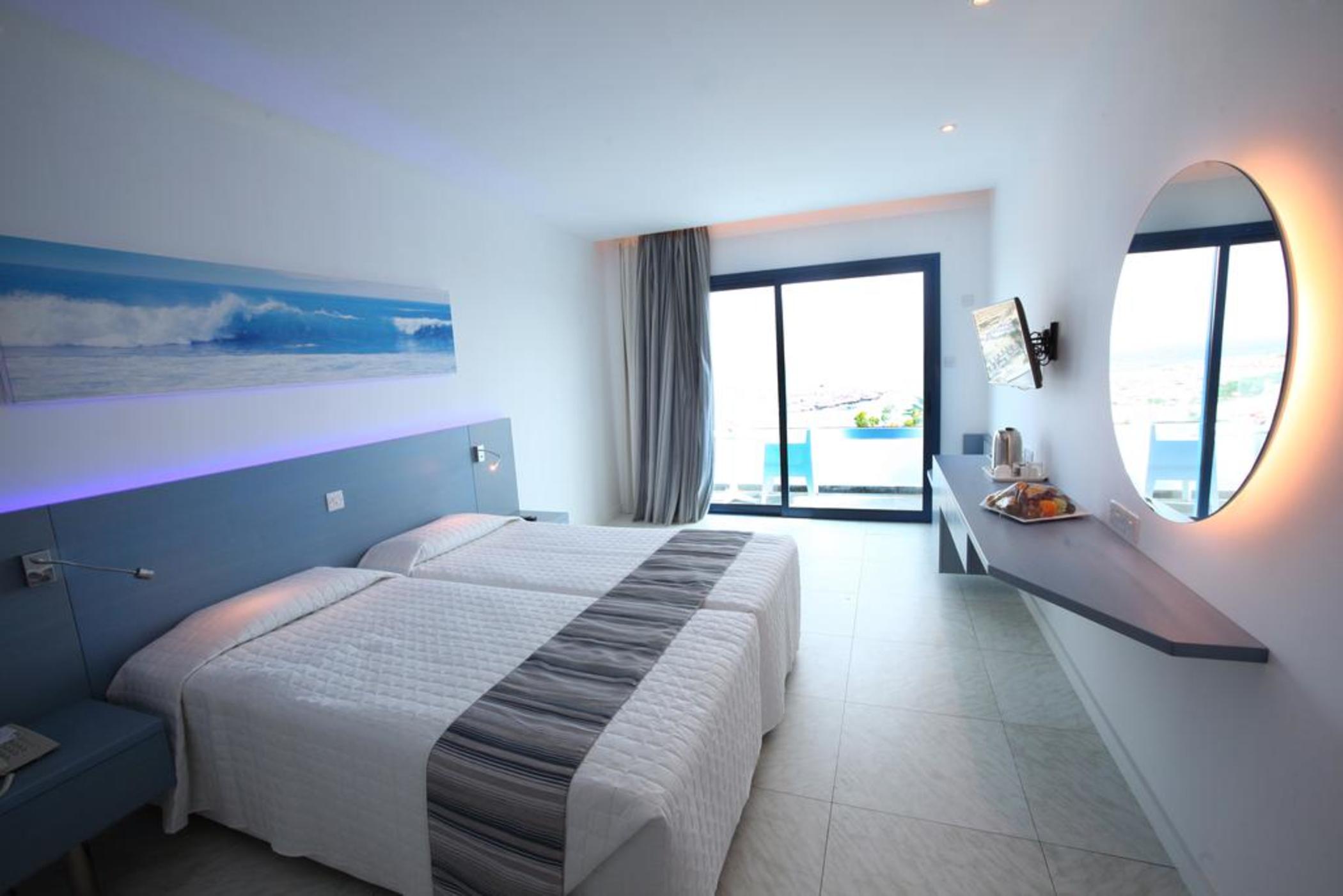 Superior, Double or Twin Bed, Lateral Side Sea View