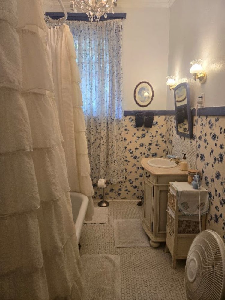 غرفة بسرير كوين، The Lancaster Manor Bed and Breakfast 9/9