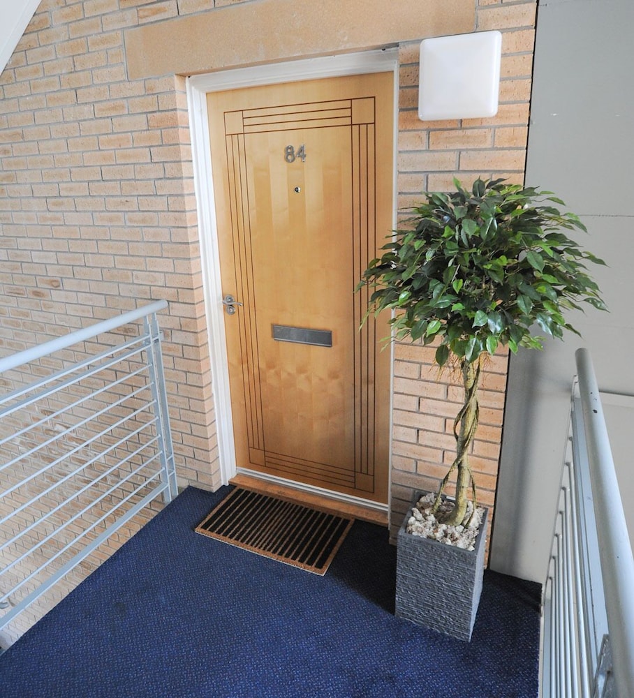 Stirling Luxury Apartments 20/30