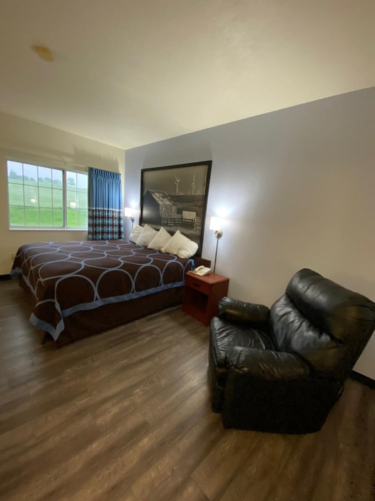 Super 8 by Wyndham Ida Grove 28/40