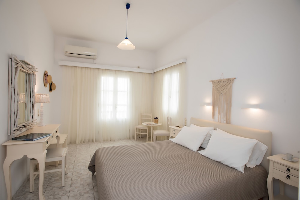 Room, Queen Bed, Lateral Side Sea View