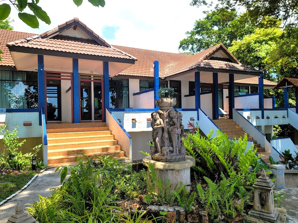 Koh Chang Cliff Beach Resort 4/50