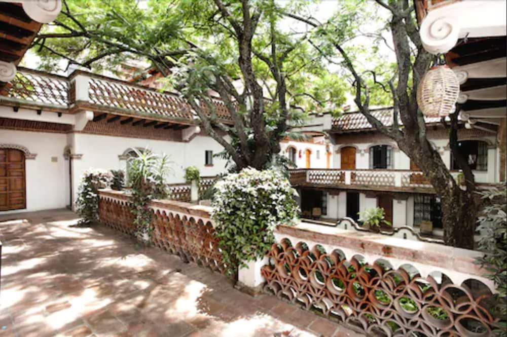 Hotel Los Arcos 5/65