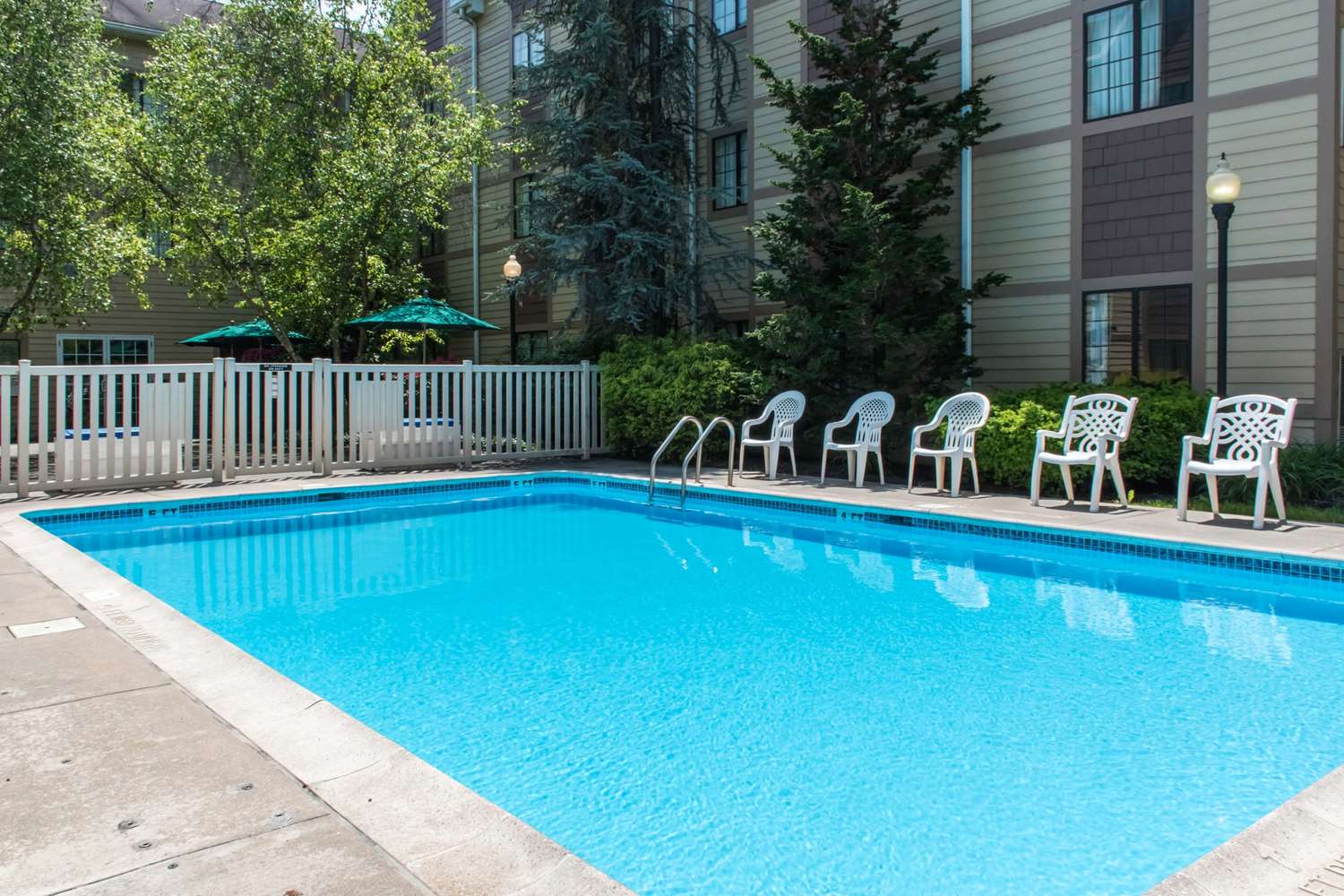 MainStay Suites of Lancaster County 23/42