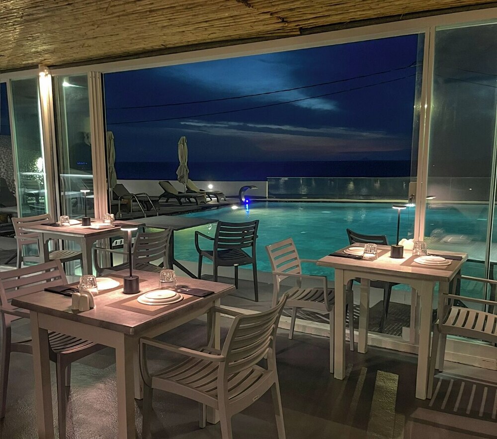 Serenita Luxury Suites 57/71