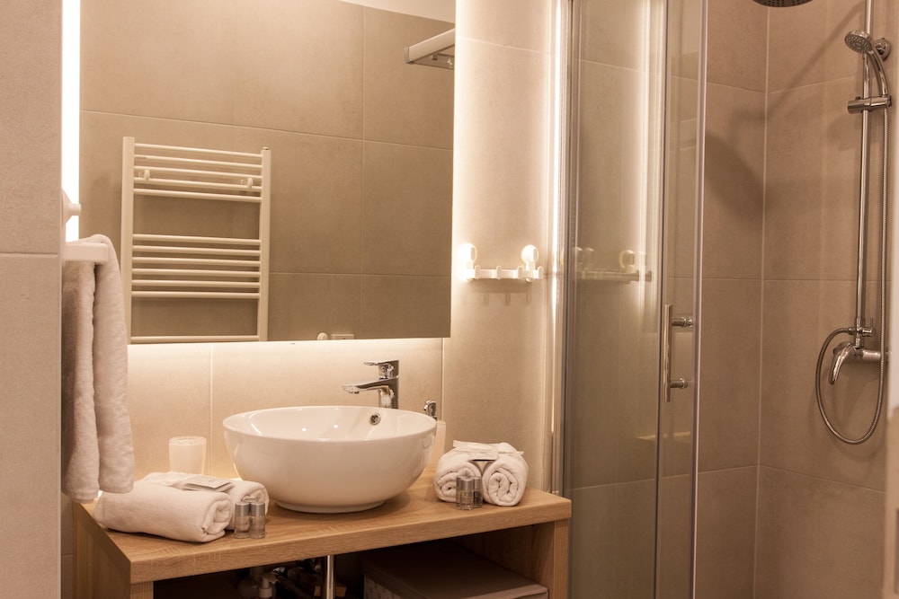 Tesla Boutique Apartments & Rooms 46/50
