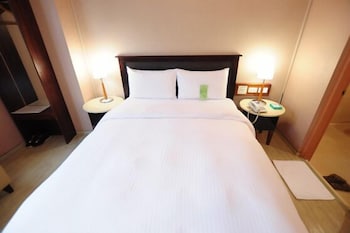 Kindness Hotel Weiwuying Sandou 38/49