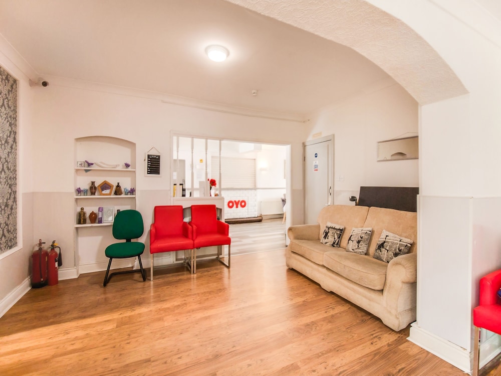 OYO The Longlands Hotel 32/39