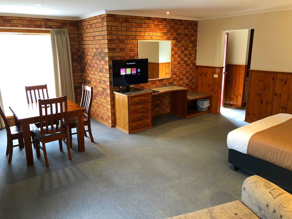 VICTORIANA MOTOR INN 36/42
