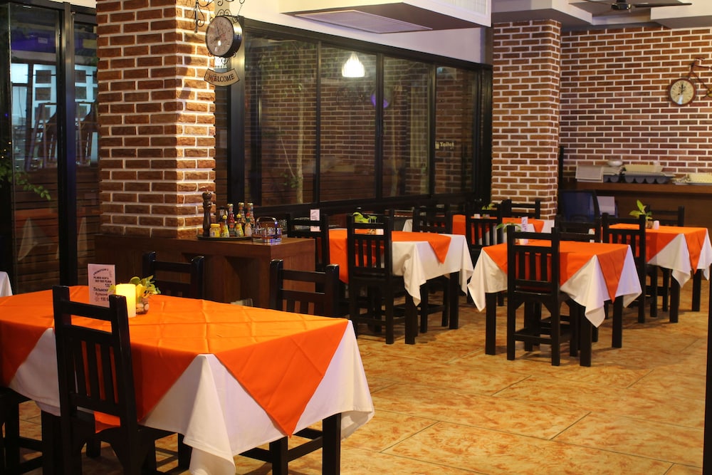 Easy Planet Phuket, Patong 49/57