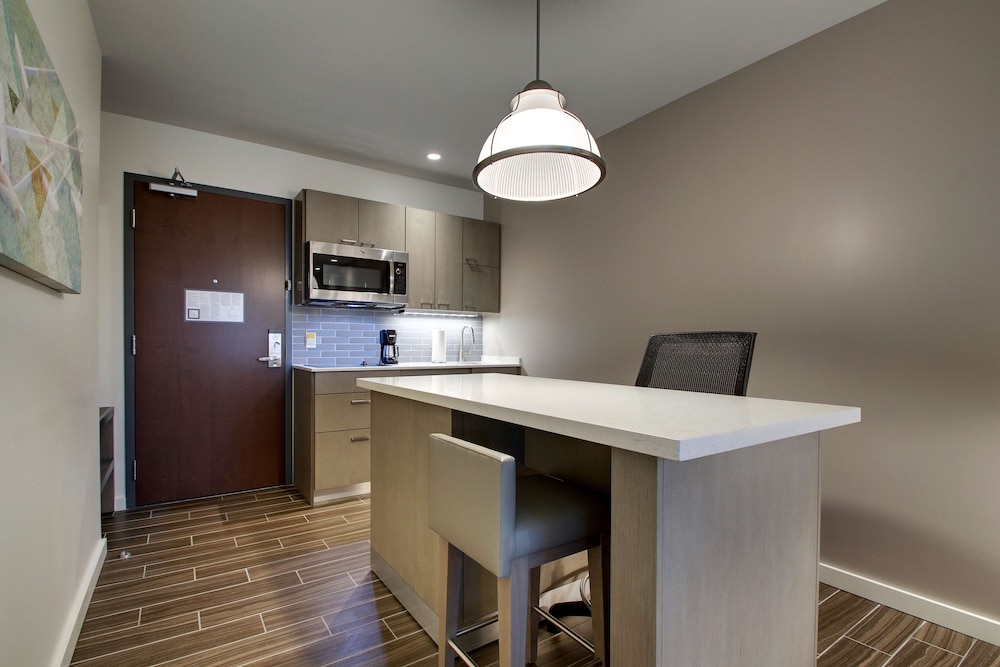 Hyatt House Oak Brook 8/64