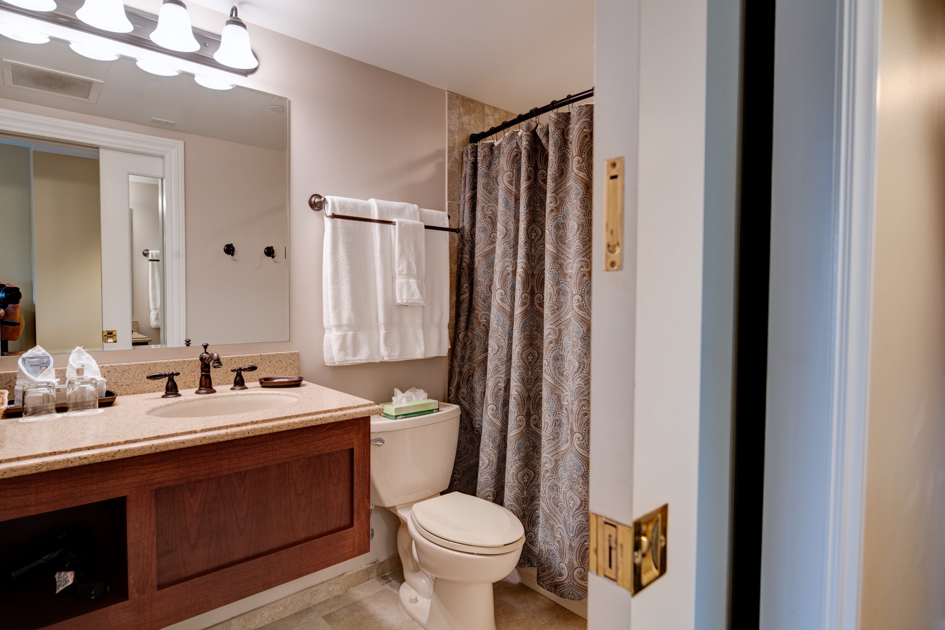 Nassau Inn 33/36