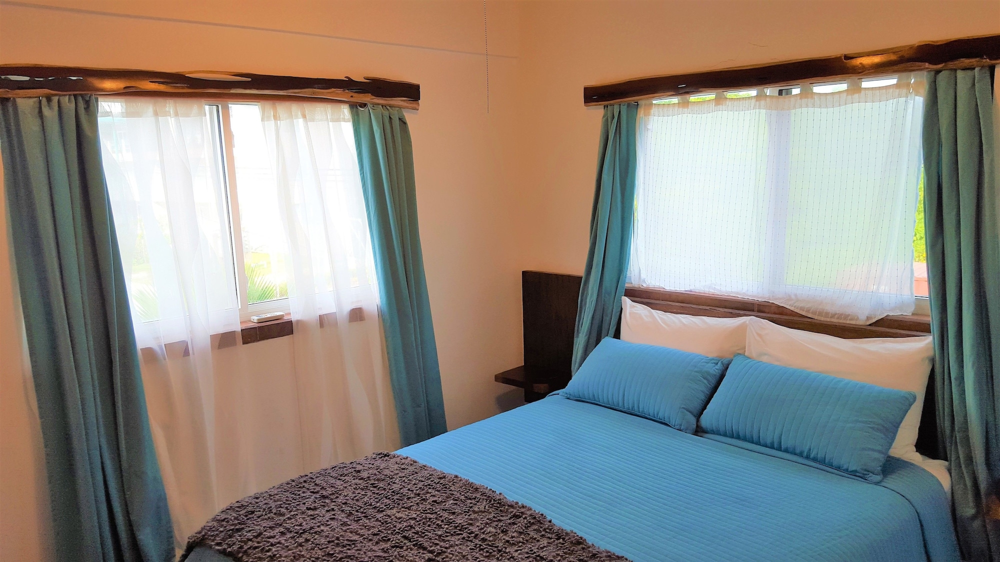 CONDO, STANDARD, QUEEN BED, POOL VIEW