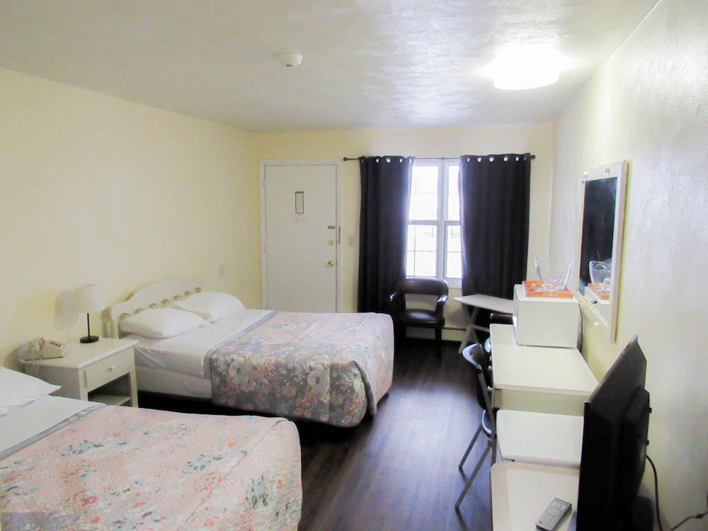 Brewer Motor Inn 8/25
