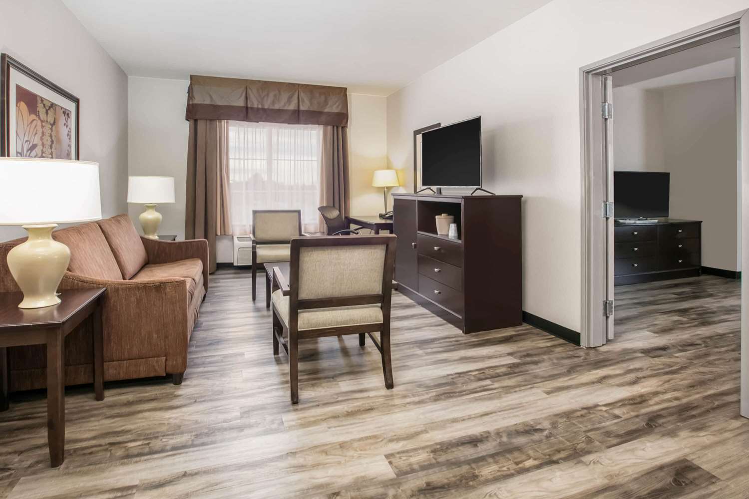 La Quinta Inn and Suites by Wyndham DFW Airport West - Euless 35/65