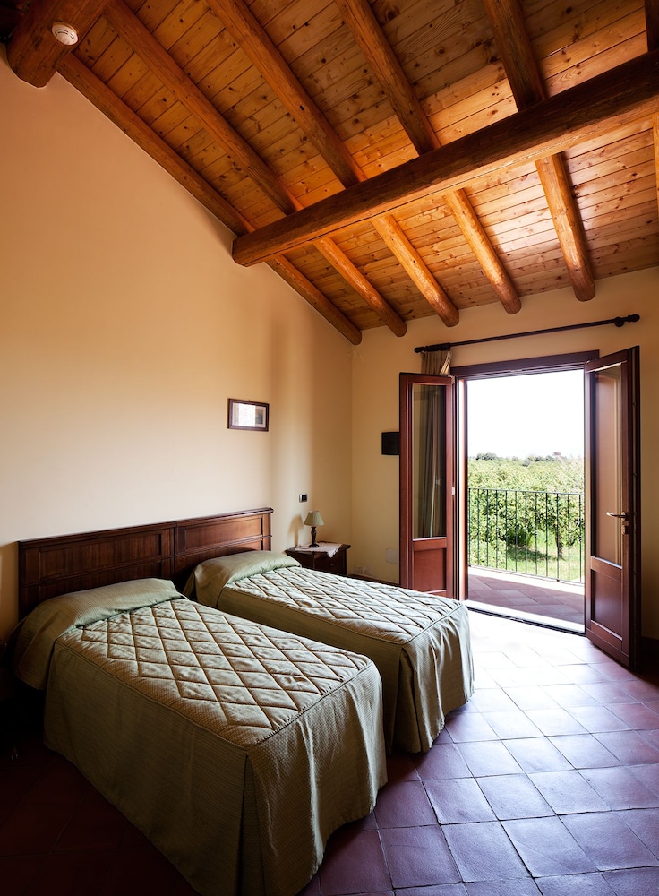 2 BEDROOMS, QUADRUPLE
