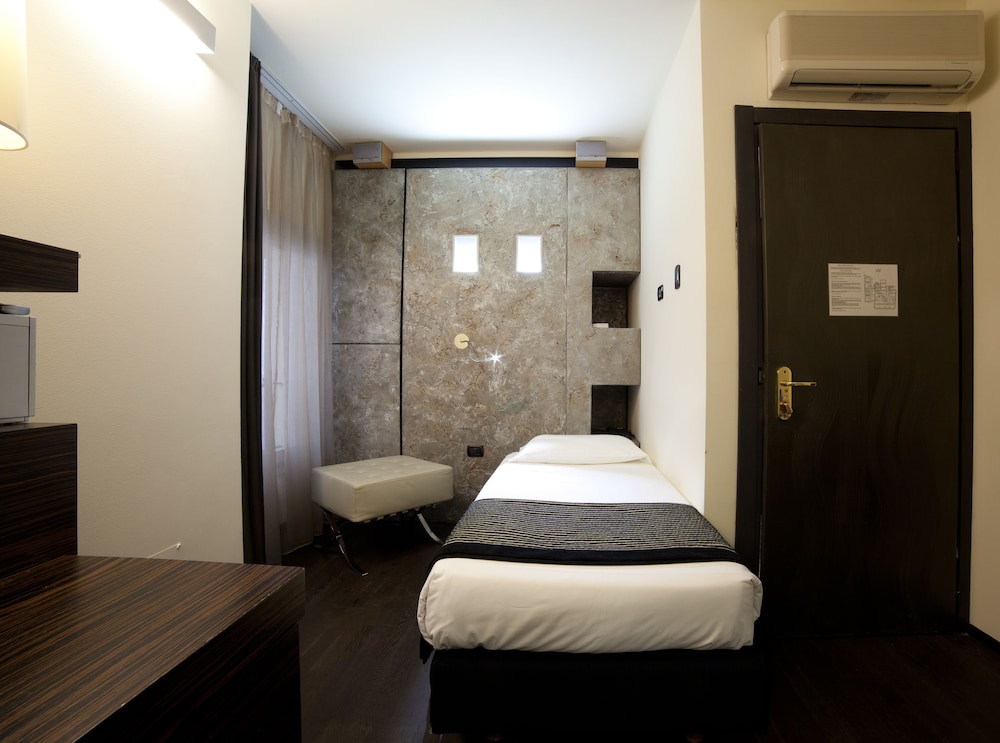 Hotel Ancora 18/68