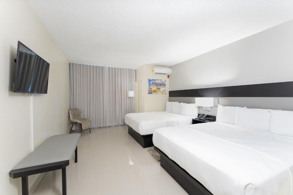 Space, 2 Queen Beds, City View