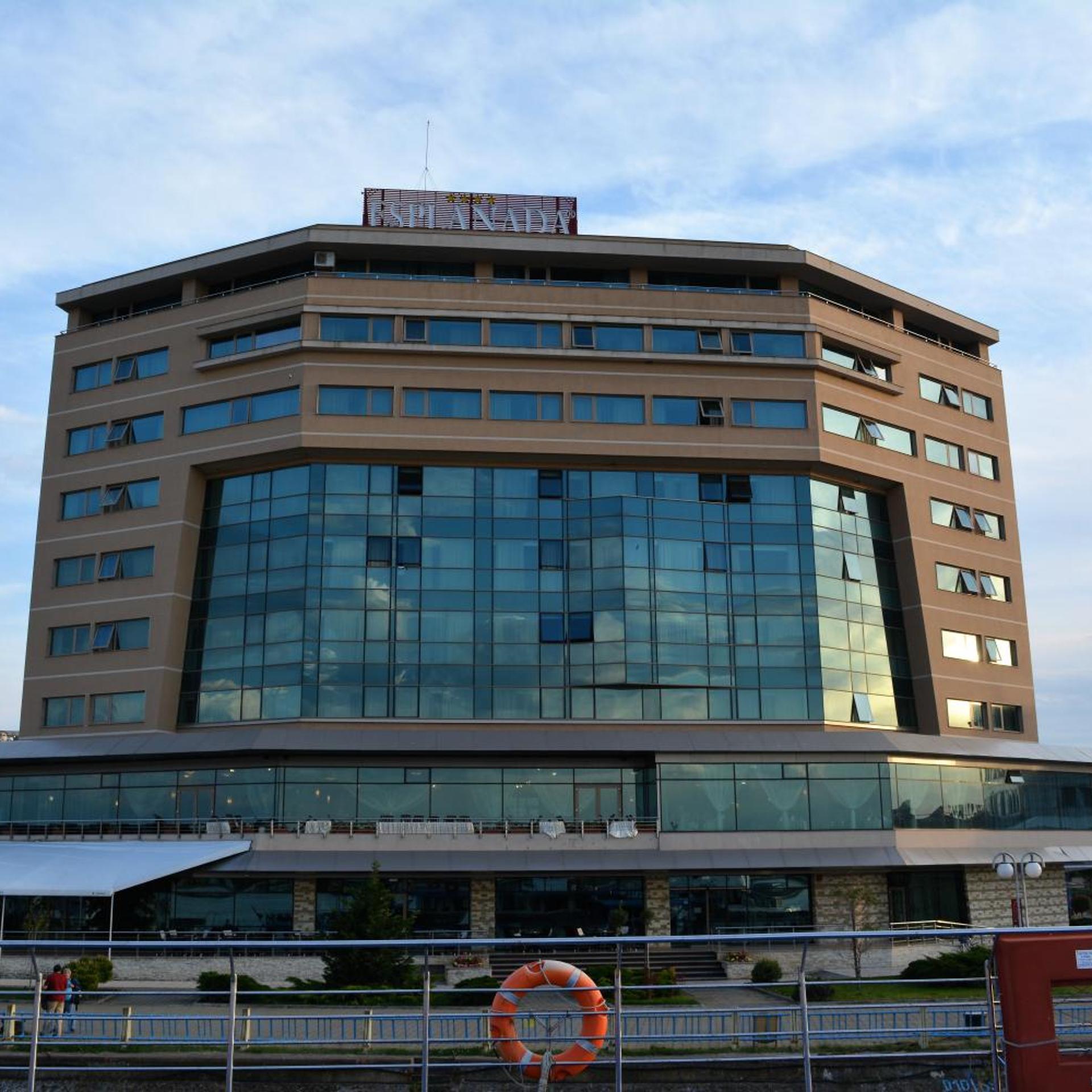 Esplanada Hotel 2/50