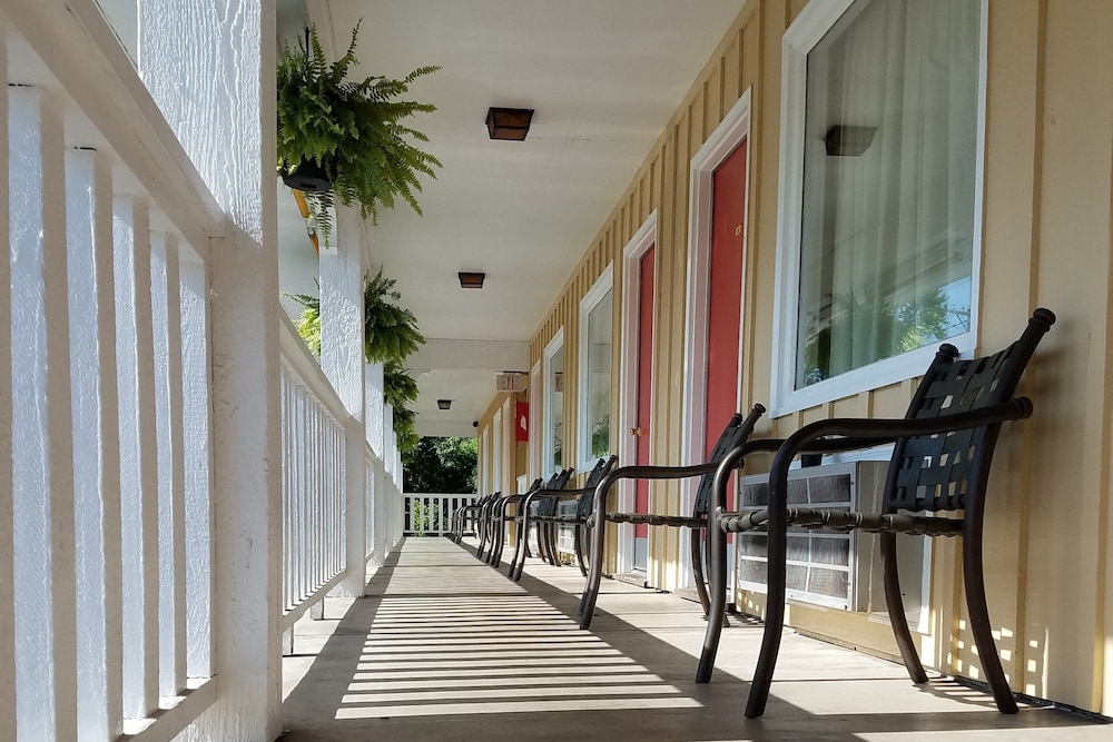 Homestead Motel 26/44