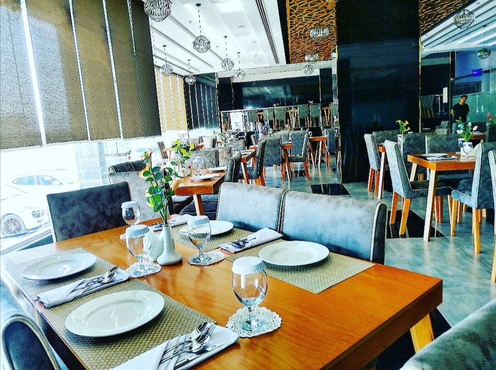 Parkside Plaza Hotel 24/32