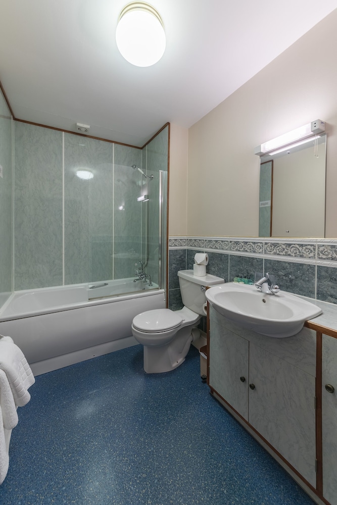 PENTLAND HOTEL 8/50