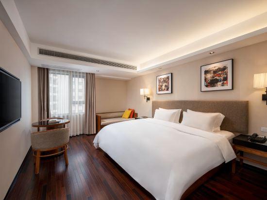 City, Seasons, King Bed