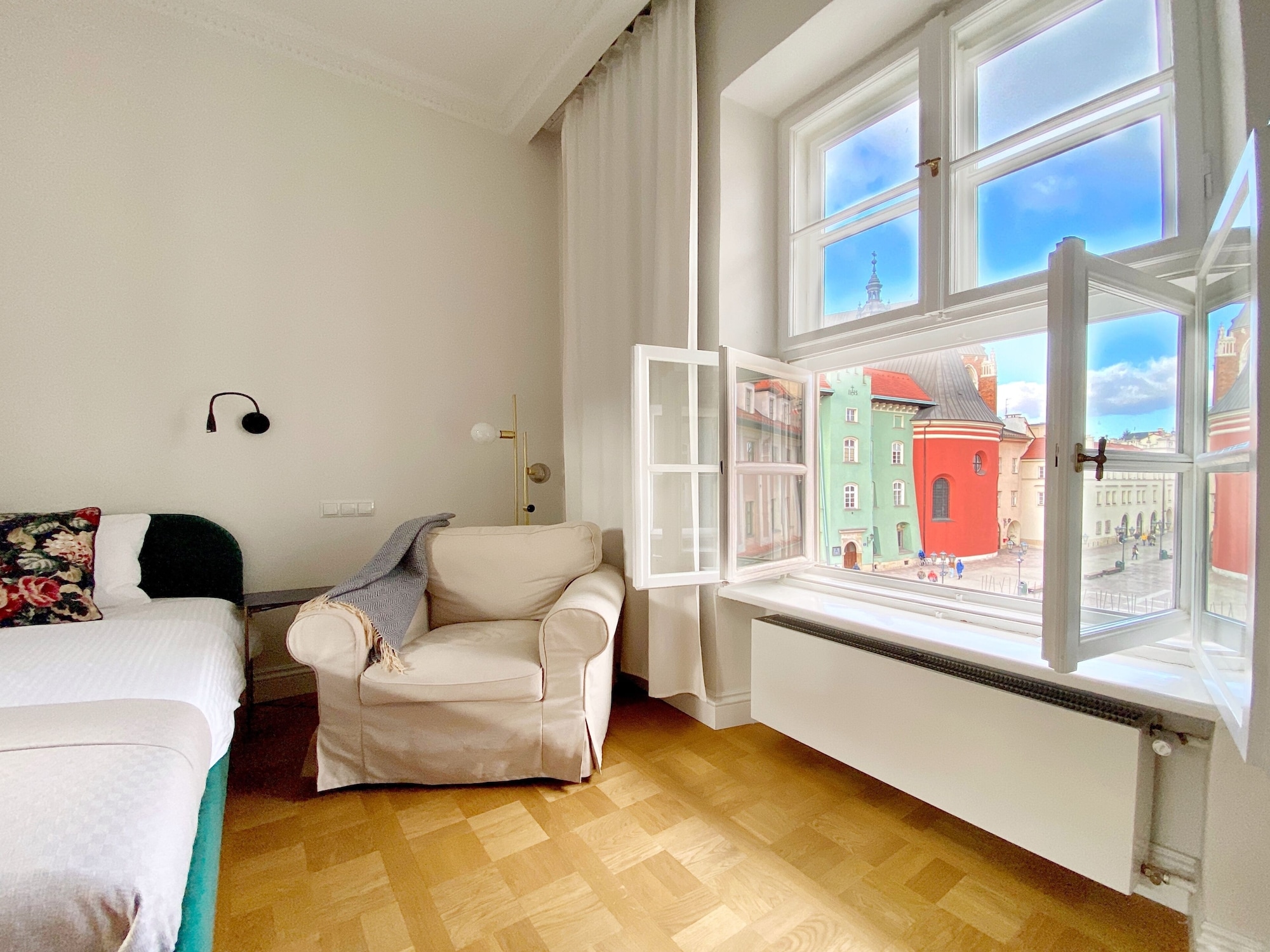 2 BEDROOMS, DELUXE, APARTMENT, CITY VIEW
