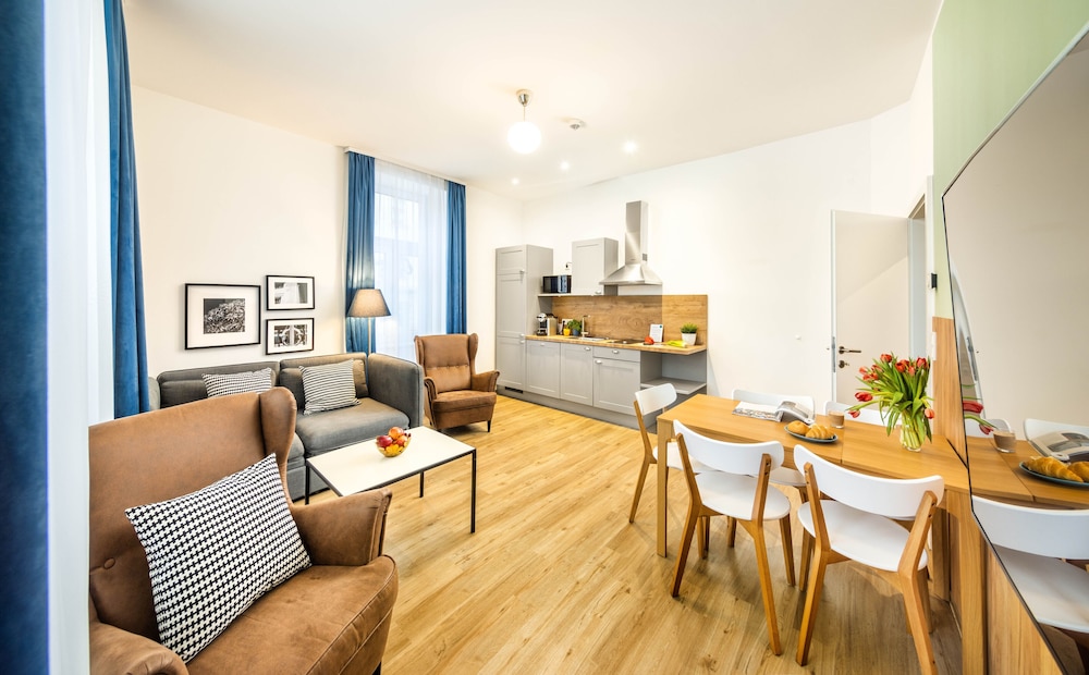 Jimmy's Apartments Emerald 25/46