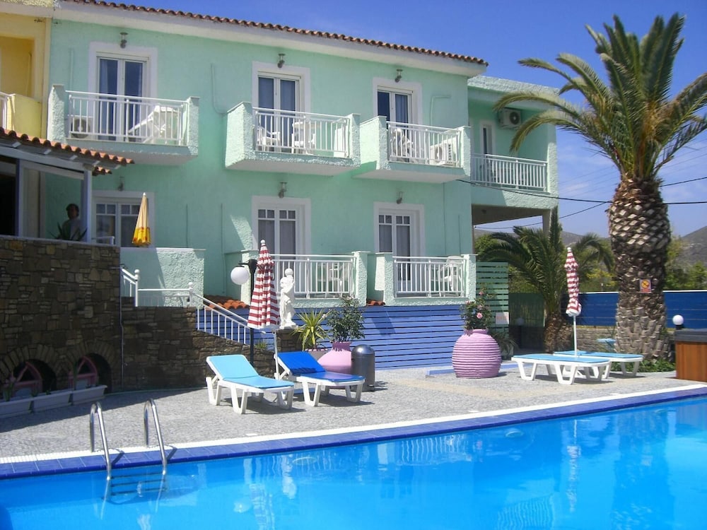 Oceanida Bay Hotel 3/51