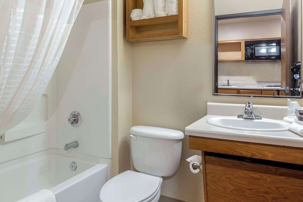 WoodSpring Suites Raleigh Garner 14/15