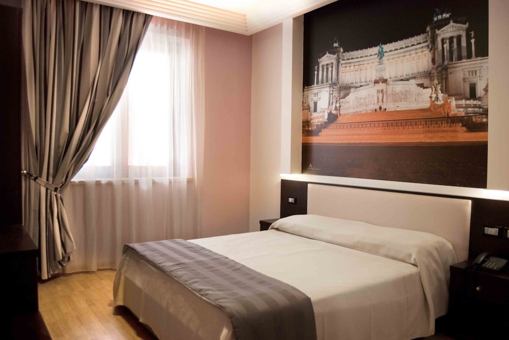 ROOM, KING BED