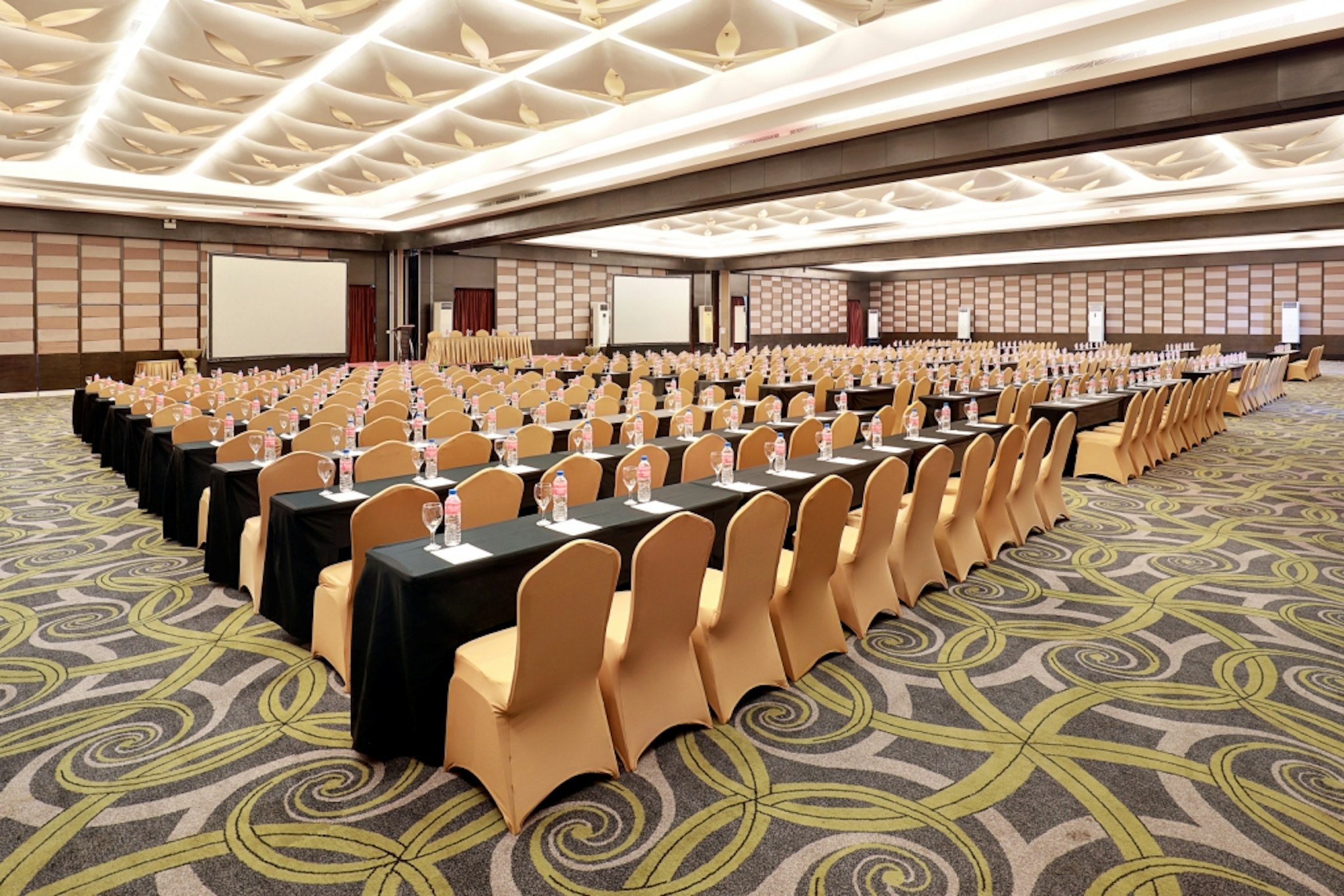 SWISS-BELHOTEL BALIKPAPAN 57/58