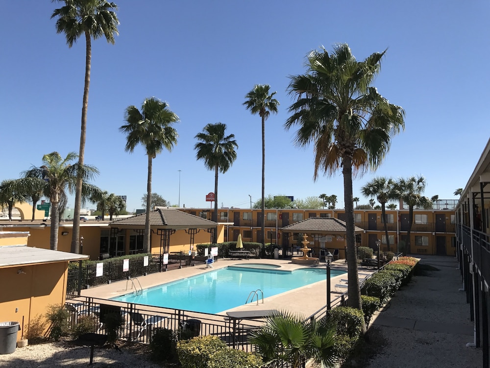 Americas Best Value Inn Laredo 5/34